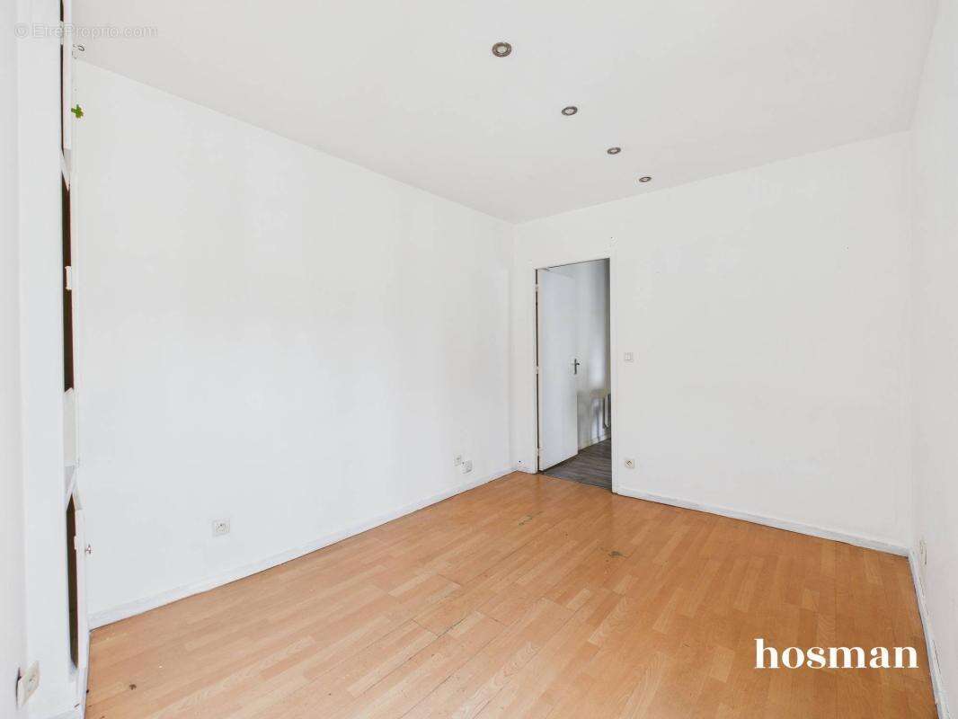 A réagencer ! 2/3 pièces de 46m² - Calme et copropriété rénovée - Métro Anvers - Rue Seveste - photo 16