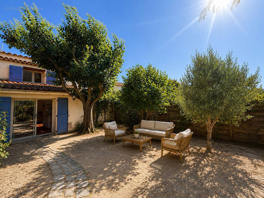 Maison à VENTABREN