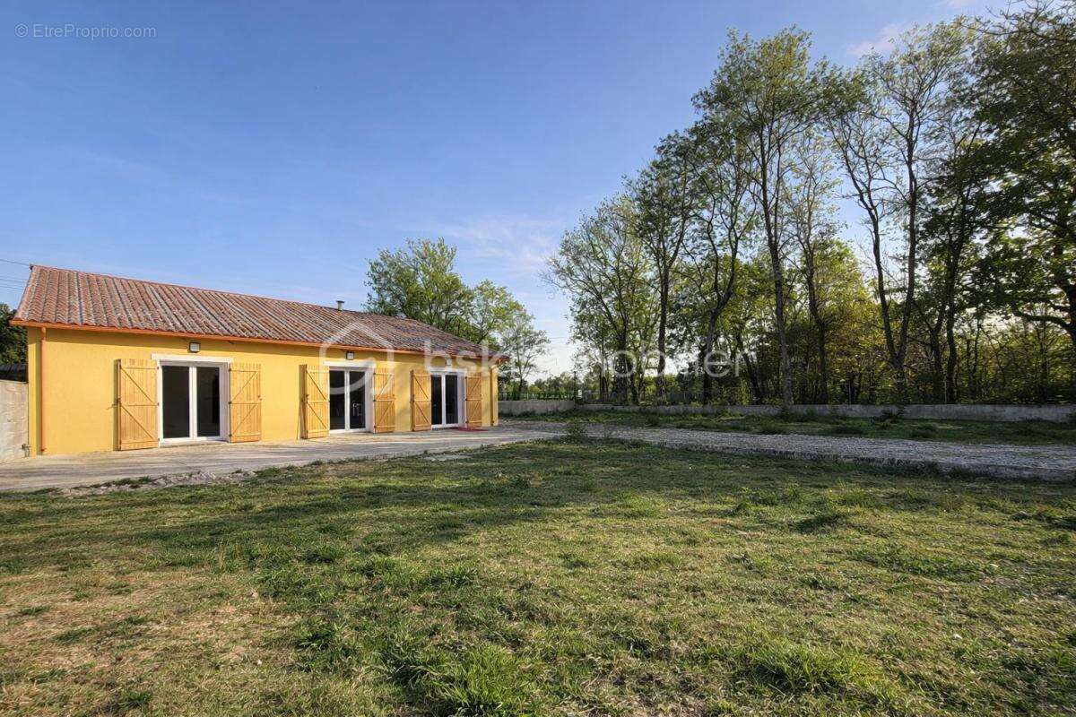 Maison à LA ROCHE-CHALAIS