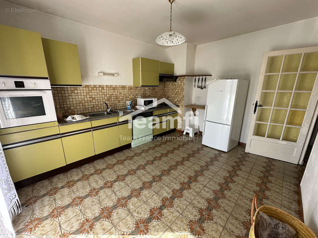 Maison à LA MONNERIE-LE-MONTEL