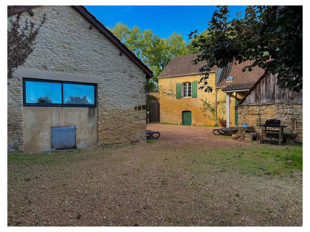 Maison à SAINT-AMAND-DE-COLY