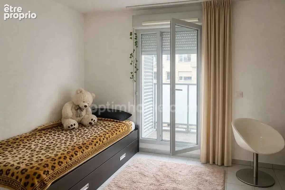 Lyon Gerland / Debourg : studio étudiant avec revenus sécurisés et fort potentiel locatif - photo 2
