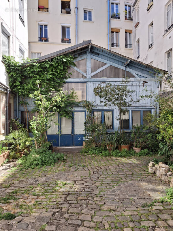 Autre à PARIS-11E