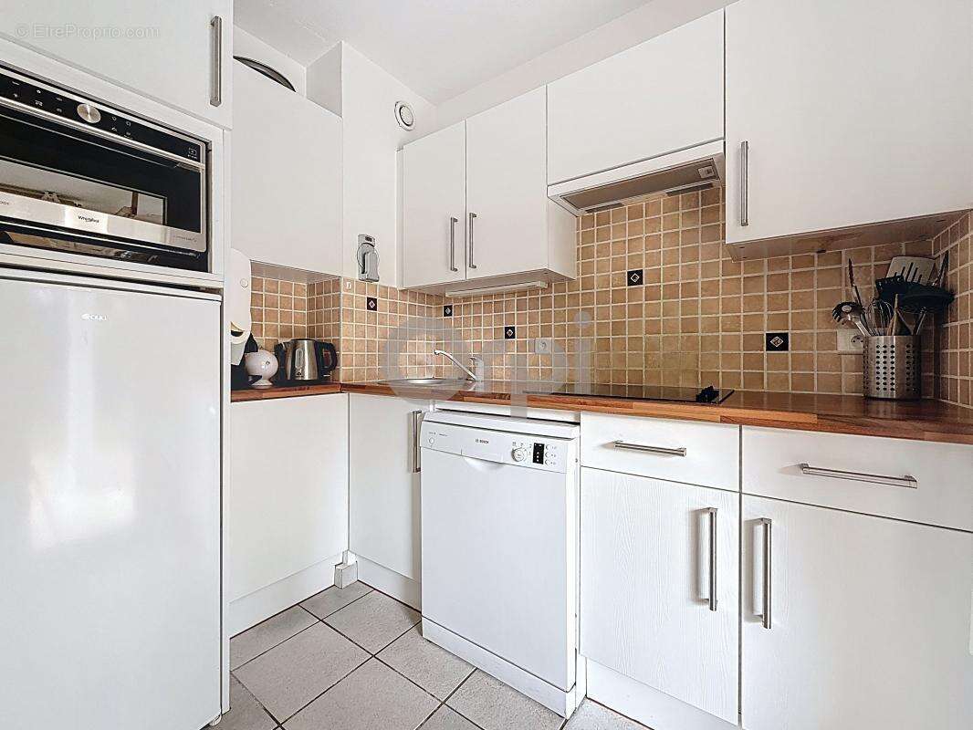 Appartement à ROQUEBRUNE-SUR-ARGENS