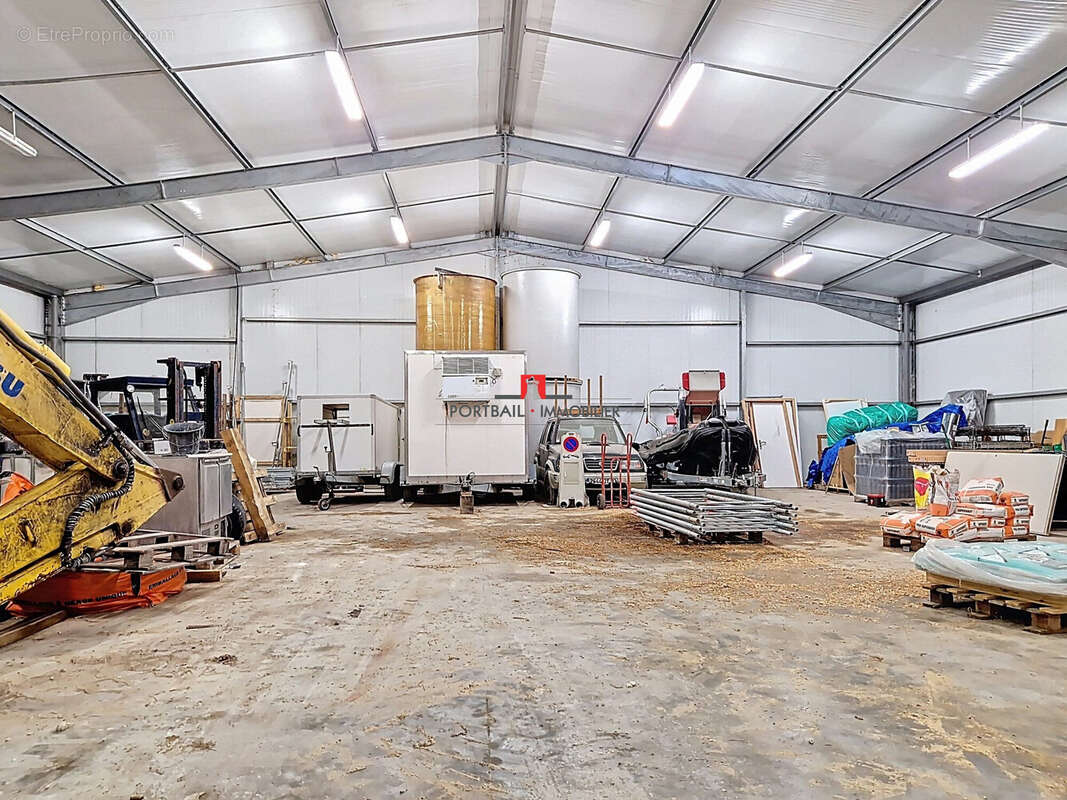 Commerce 240 m² à Saint-Romain-La-Virvee  - photo 2