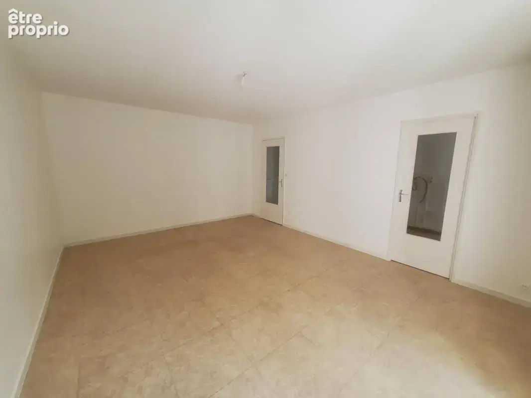 Beau t3 au 3eme etage avec balcon et cave - photo 3