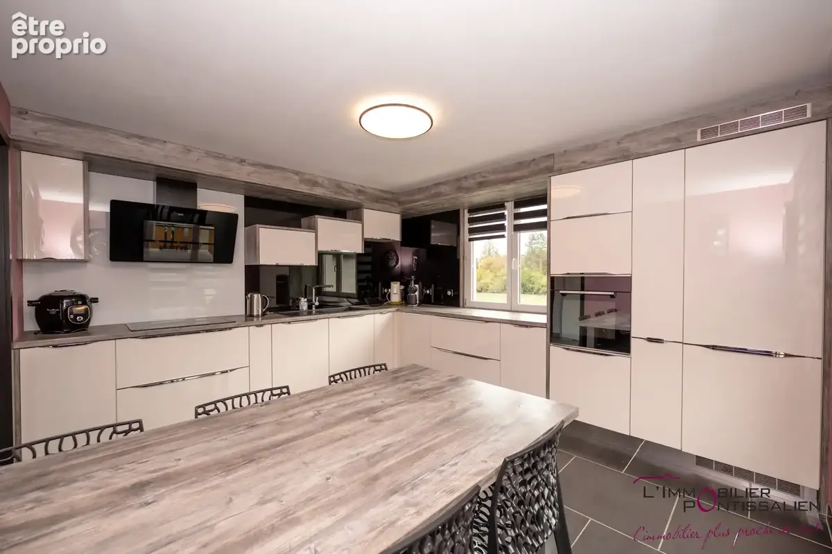 Maison - vuillecin - 200m2 - 6 chambres - photo 2
