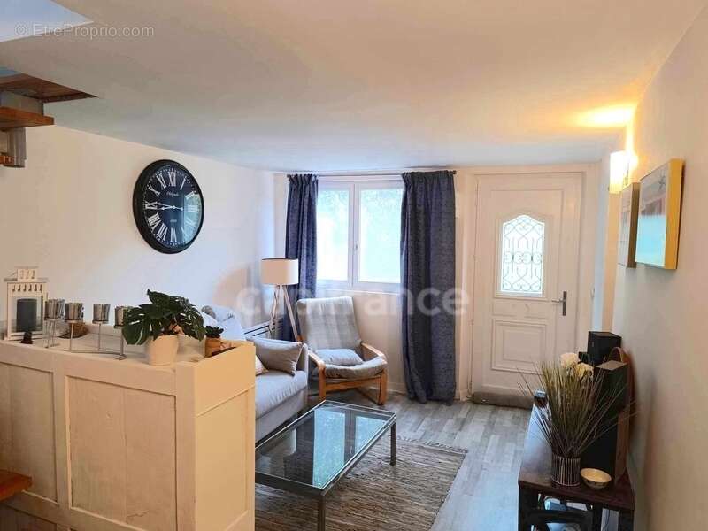 Maison à LES BORDES