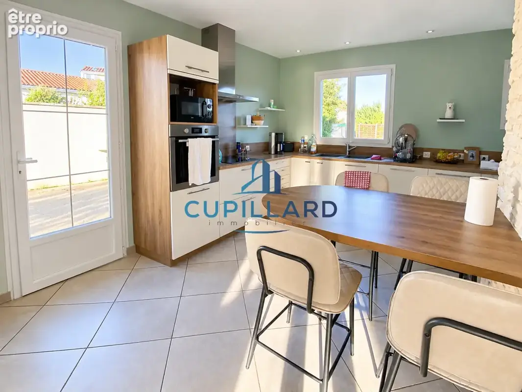 OUCHES - Maison de plain-pied - 140m2 - 4 chambres - piscine hors-sol et terrain clos. - photo 3