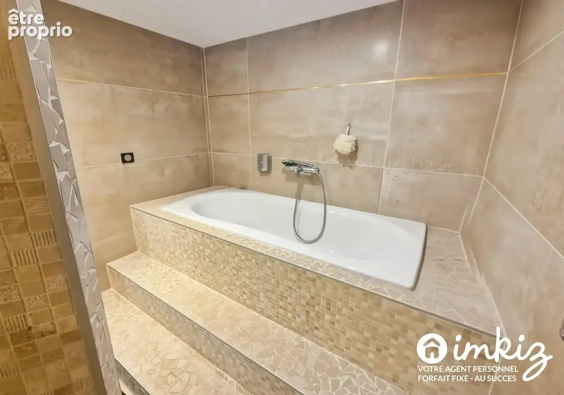 Maison familiale parfaitement rénovée de 220 m² - photo 15