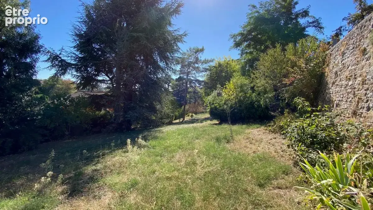 Photo Terrain à Fontaines-Saint-Martin au prix de 370 000€