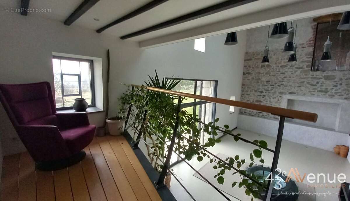 Maison 375 m² à Larajasse  - photo 6