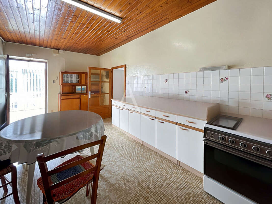 Maison à rénover à Sainte Radégonde Des Noyers - photo 3