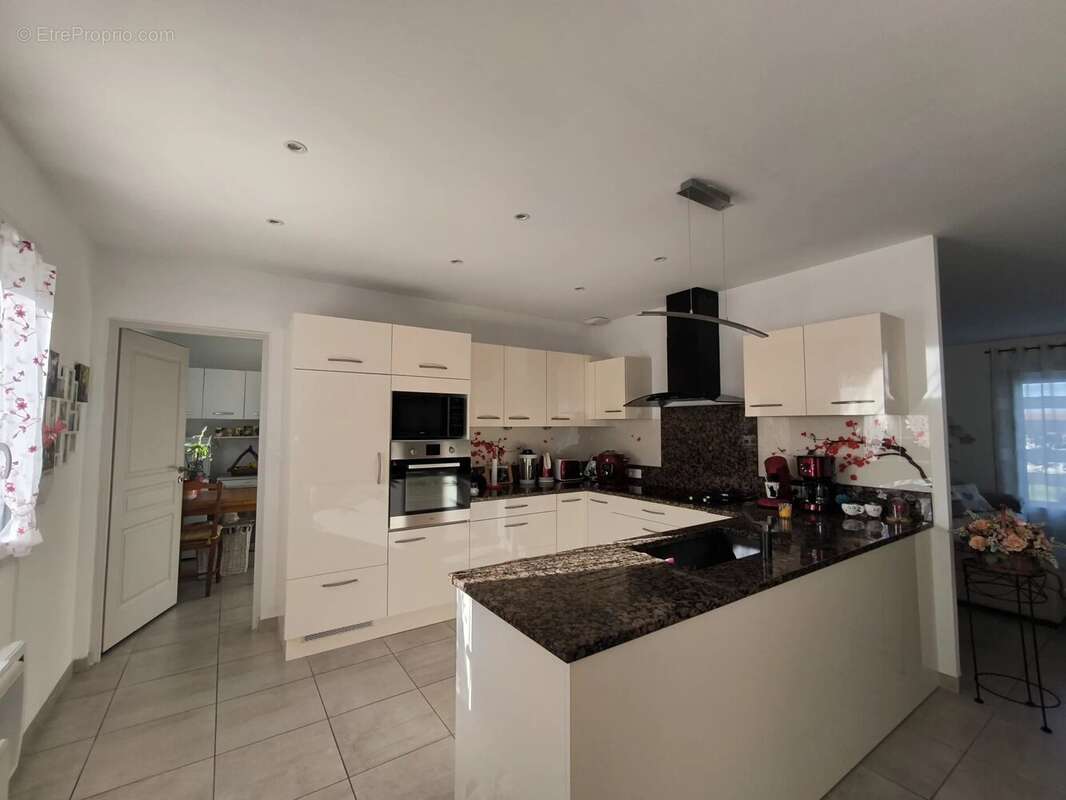 Maison à CHAILLAC-SUR-VIENNE