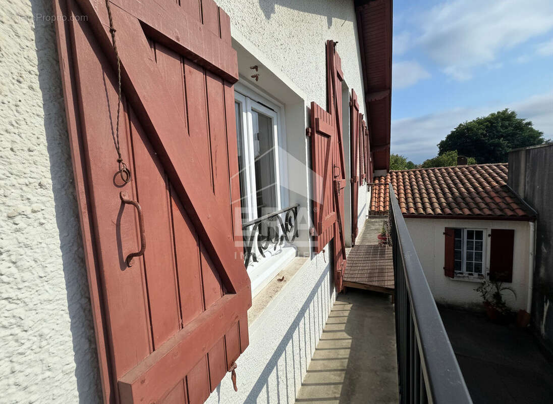 Vente - Anglet limite Biarritz - T2 -  42m² carrez/53m² utiles  cave et stationnement - photo 6