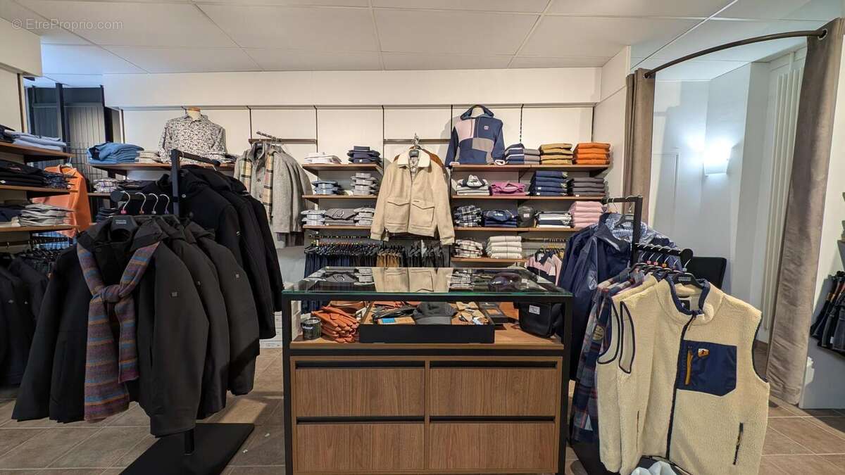 Photo 7 - Commerce à CHINON