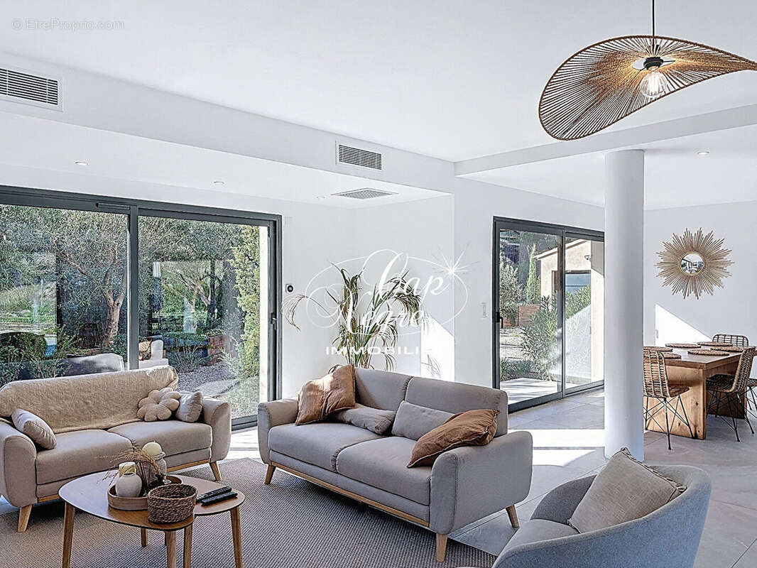 Maison à PLAN-DE-LA-TOUR