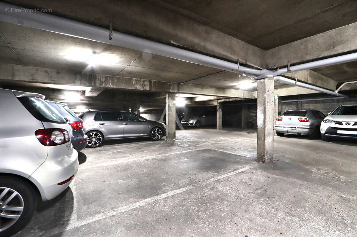 Parking à PARIS-19E