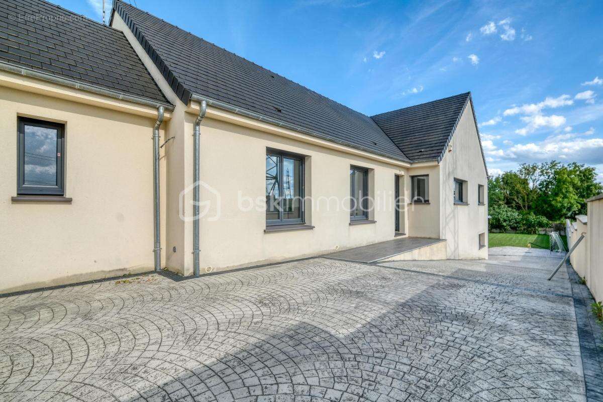 Maison à CLAYE-SOUILLY