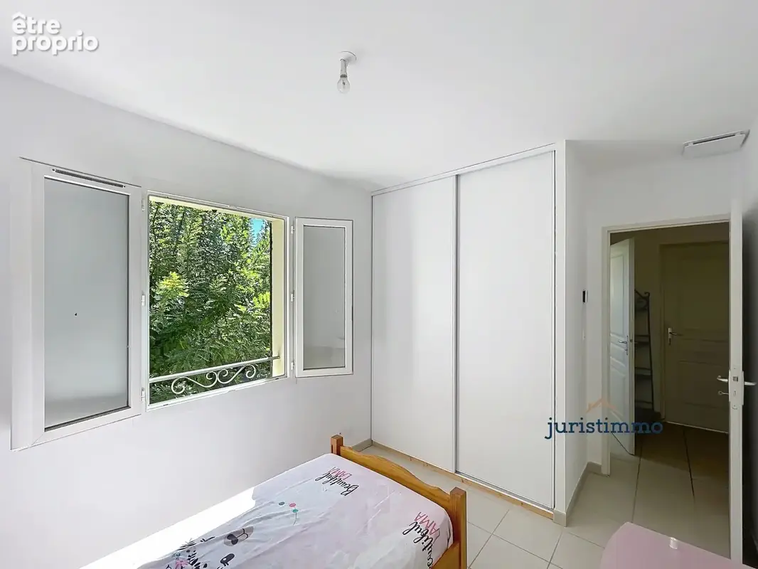 Charmante maison avec 3 chambres, jardin arboré et climatisation. - photo 9