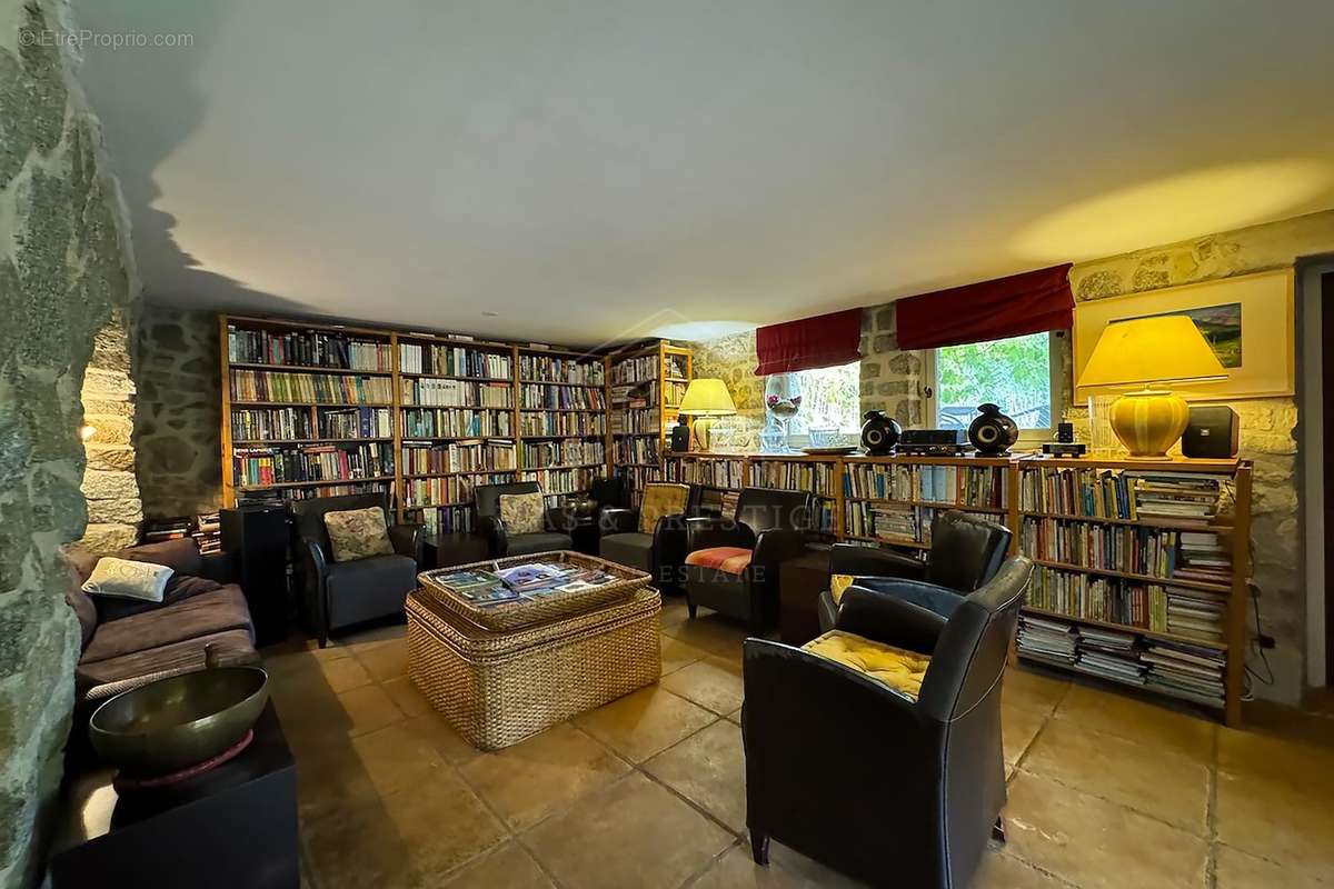 Maison à SAINT-LAURENT-DE-CERDANS