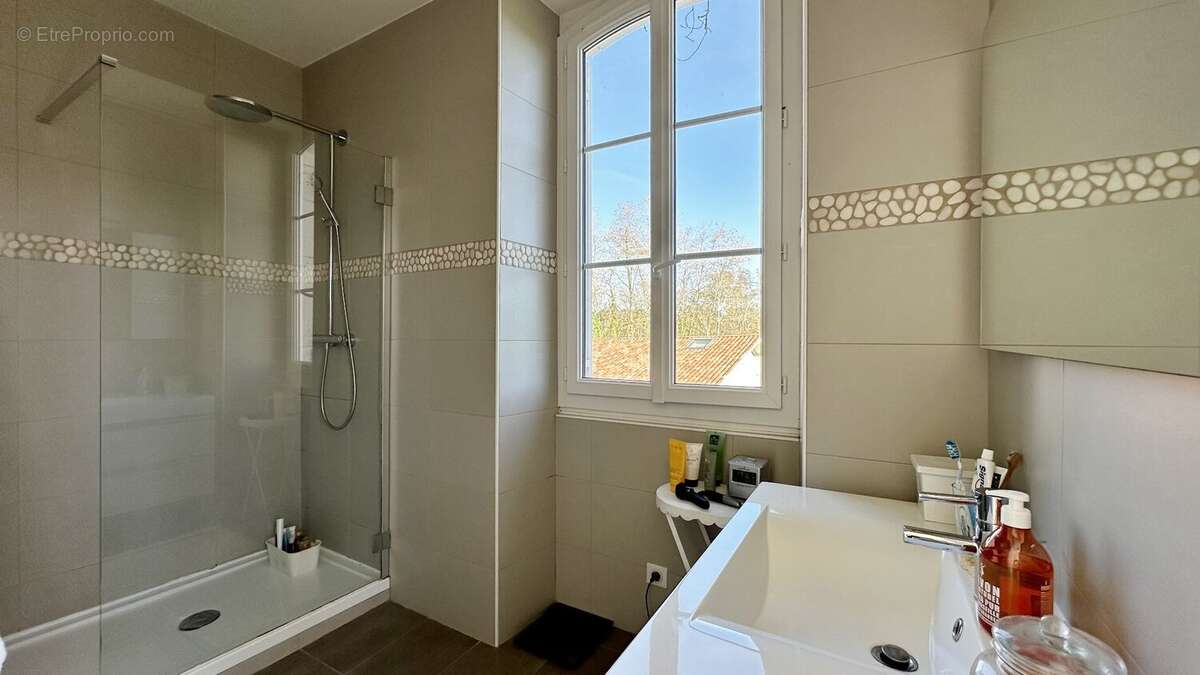 Maison de maître à vendre proche de Saint-Martin-de-Seignanx  Propriété de caractère avec piscine et dépendance - photo 15