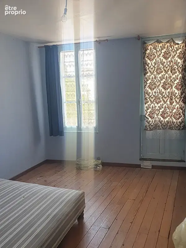 Maison 182 m² à vendre 7 pièces CHALAIS (16) 4 à 6 chambres – Commodités à pied – Fort potentiel ! terrain ! - photo 9