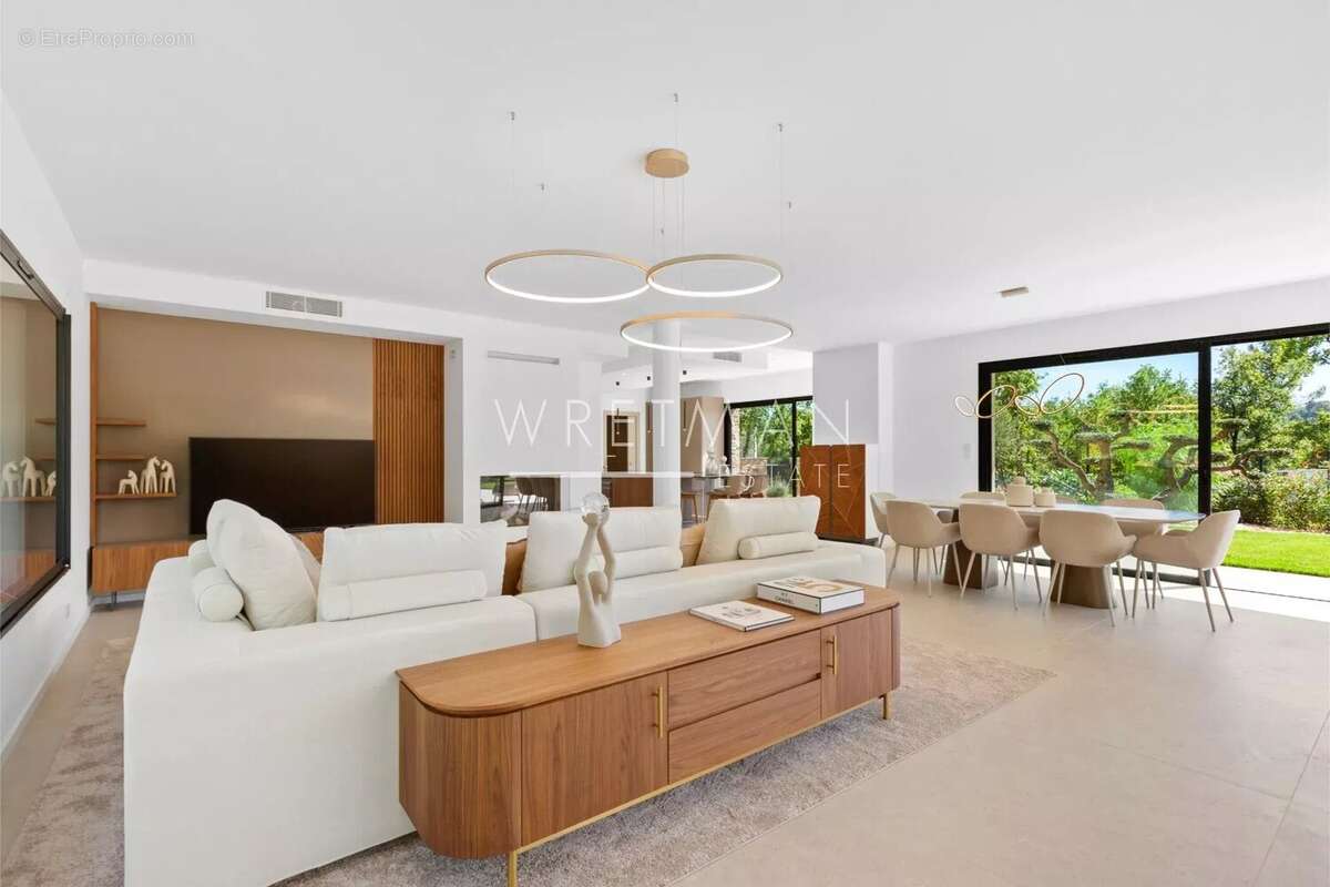 Maison à TOURRETTES