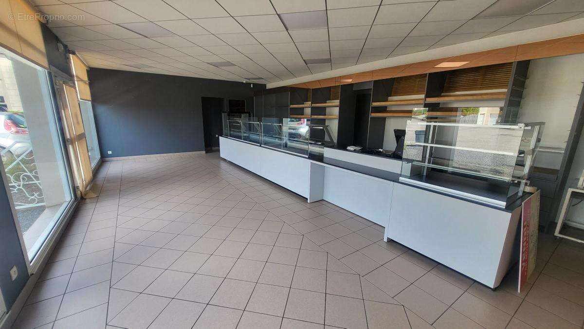 Commerce 220 m² à Velaine-En-Haye  - photo 3