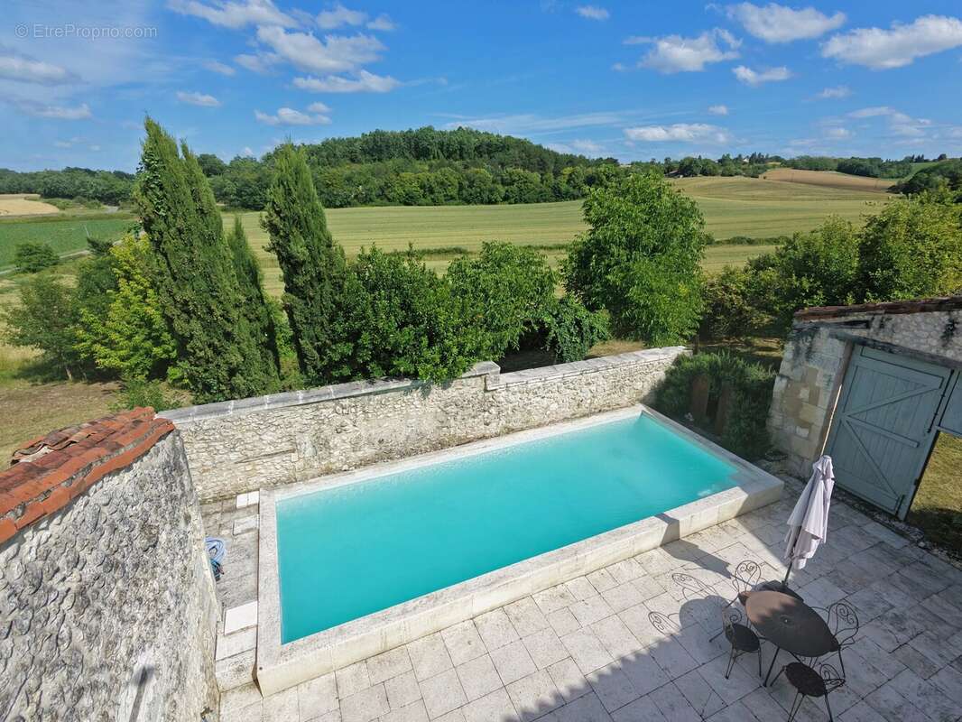 Charmante Propriété en Pierres avec Grange et Piscine ! - photo 16