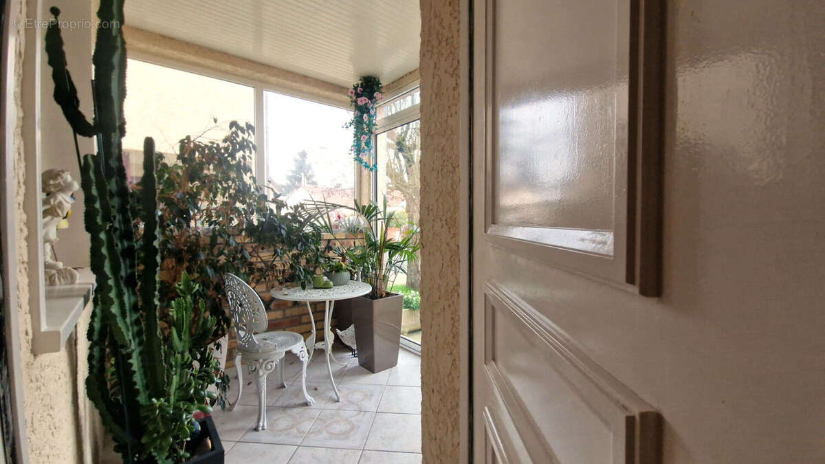 Maison à VOISINS-LE-BRETONNEUX