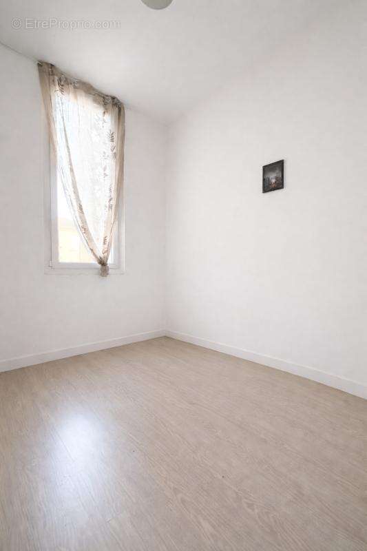 Appartement à MARSEILLE-3E