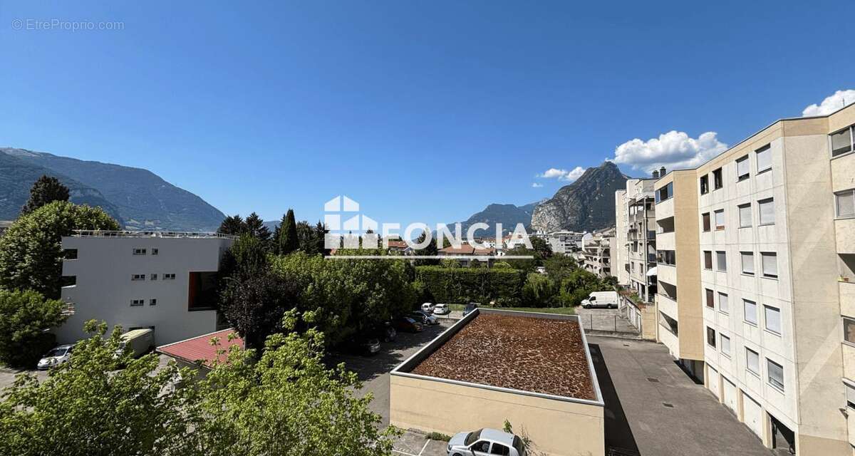 Appartement à FONTAINE