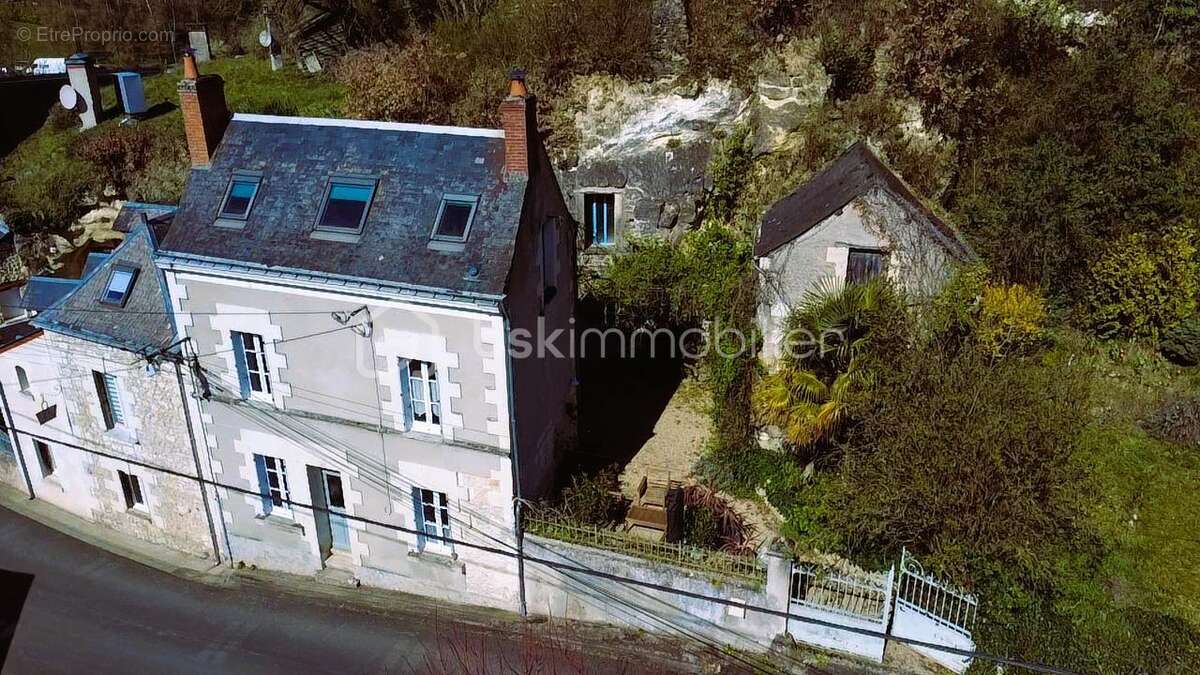 Maison à VILLAINES-LES-ROCHERS