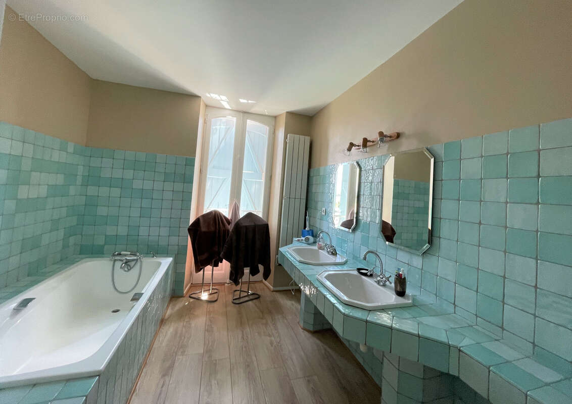 Maison à LA TOUR-DU-CRIEU