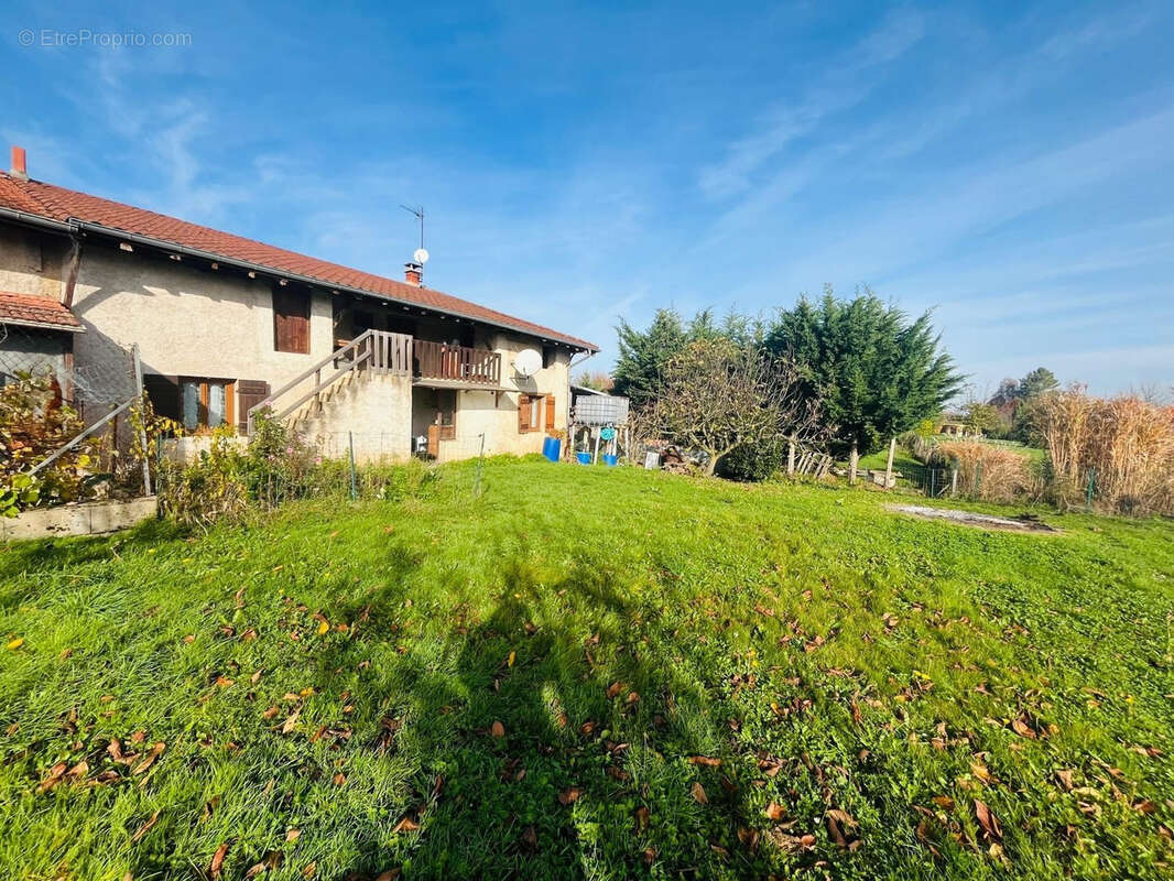 Maison à CRUZILLES-LES-MEPILLAT