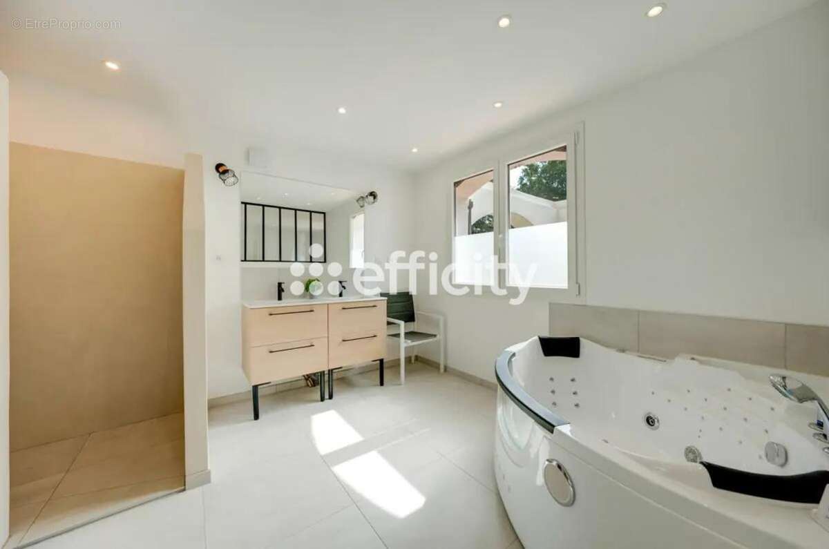 Appartement à SAINT-CYR-SUR-MER