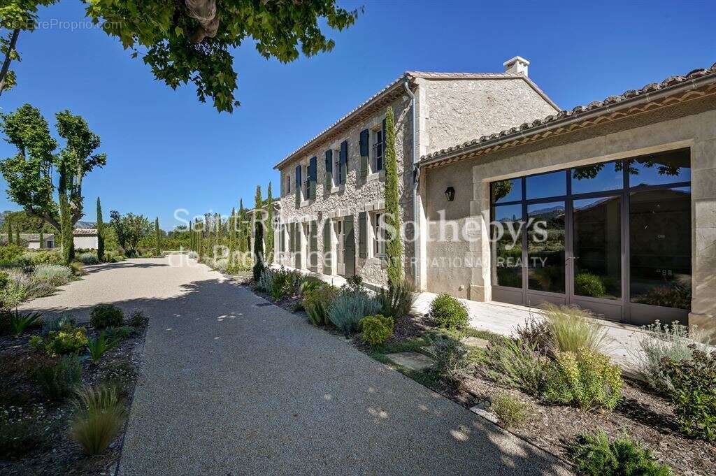 Mas en pierre rénové avec superbe vue sur les Alpilles, tennis et piscine - photo 4