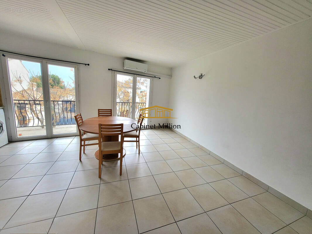 Appartement à VIC-LA-GARDIOLE