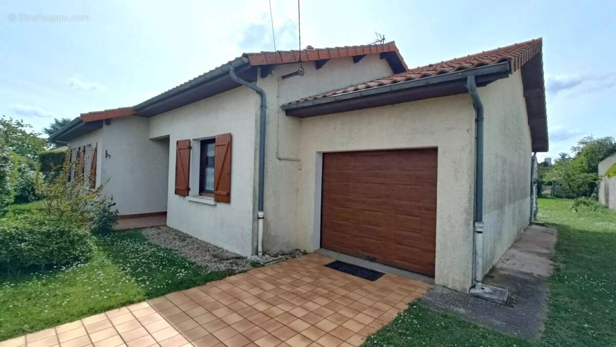 Maison à AYRON