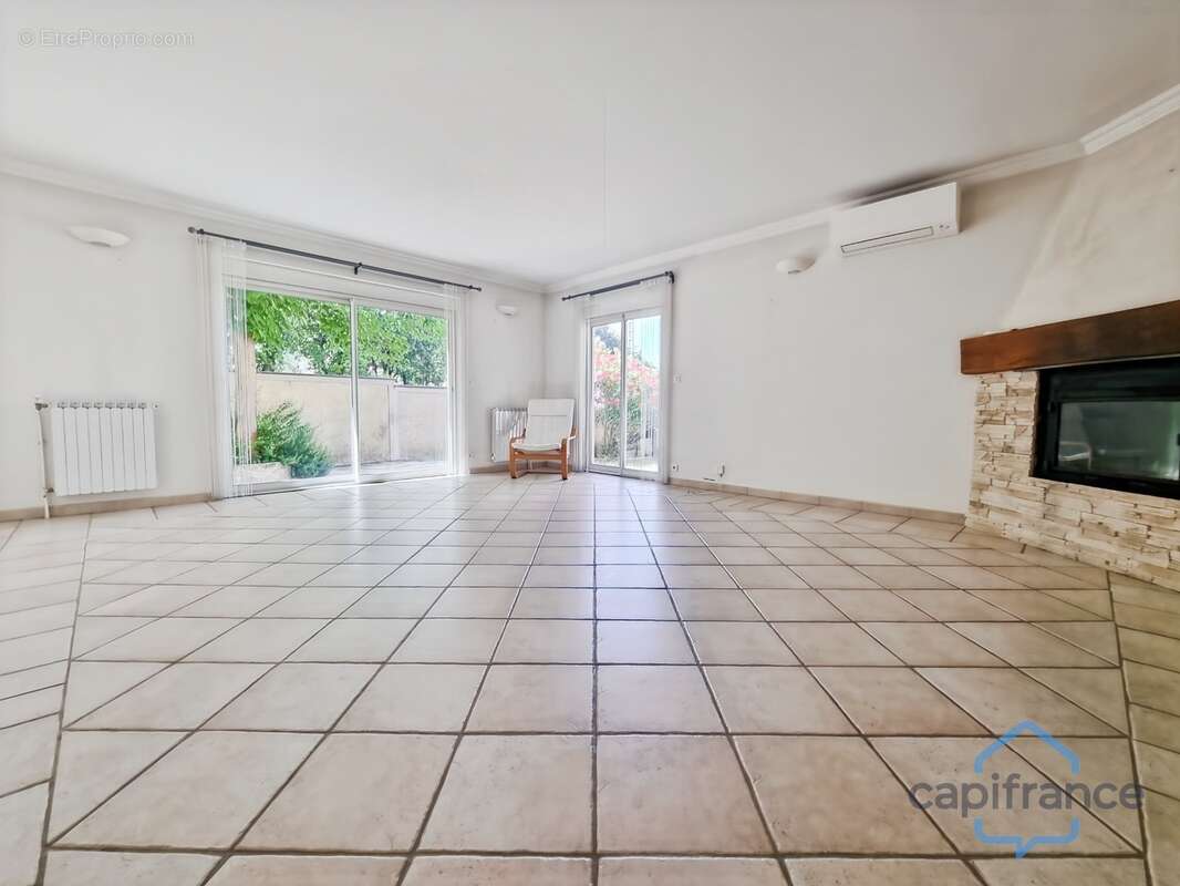 Maison de 212m² avec 6 pièces et une dépendance T2 - Terrain arboré de 800m² - Garage - Restinclières (34160) - photo 5