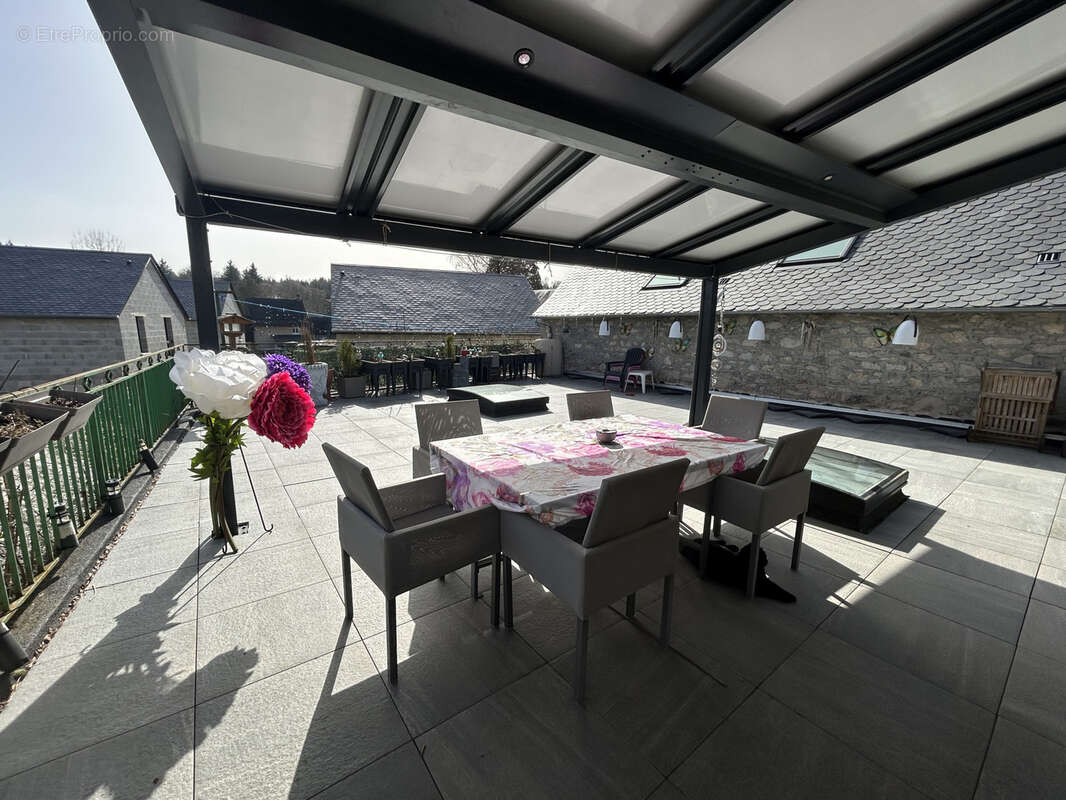 Maison à MEYMAC