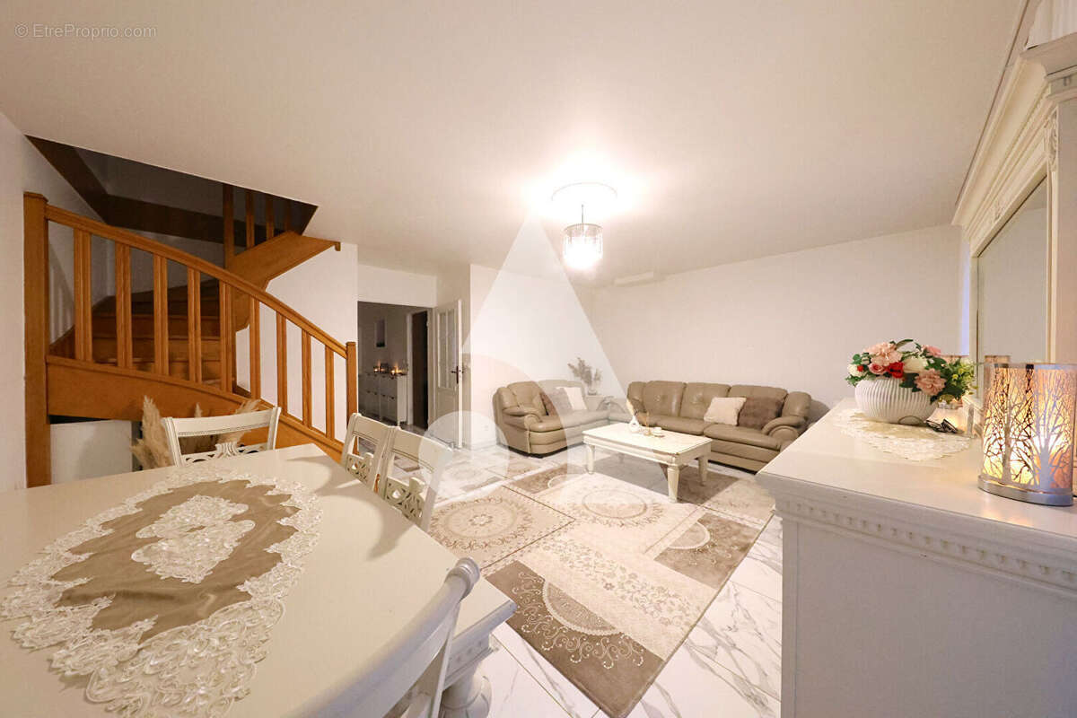 Maison à SAINTRY-SUR-SEINE