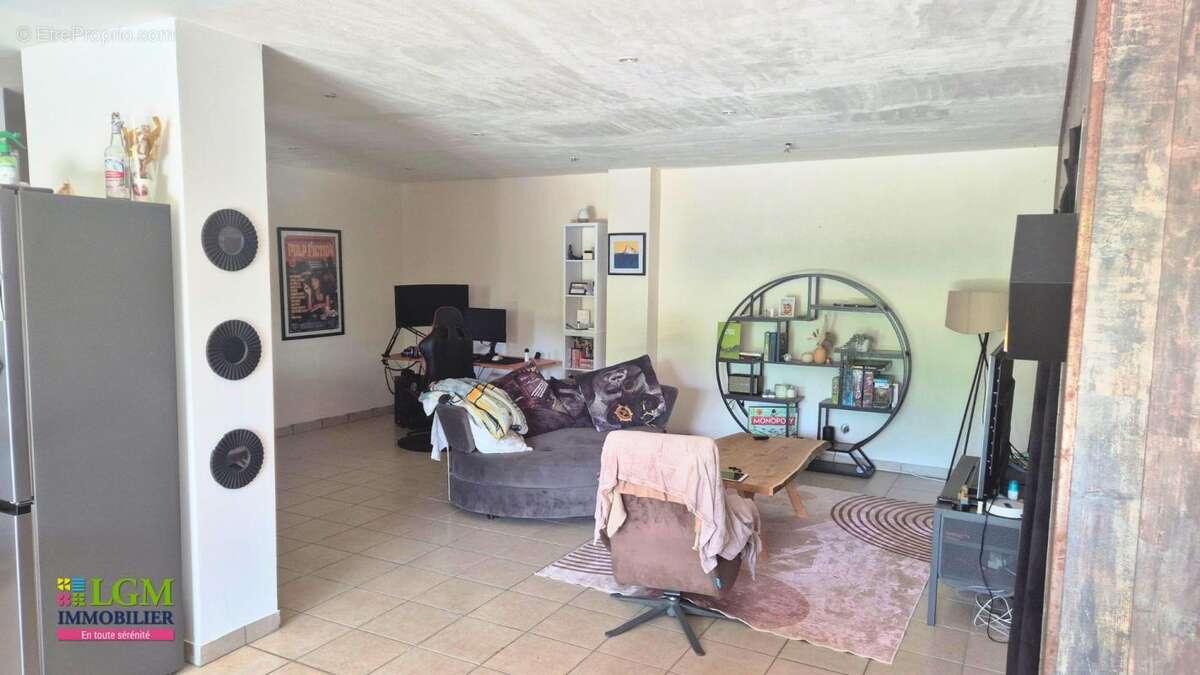  valserhône (quartier vanchy) : appartement de 84 m² avec terrasse de 35 m² et un énorme potentiel !  - photo 6