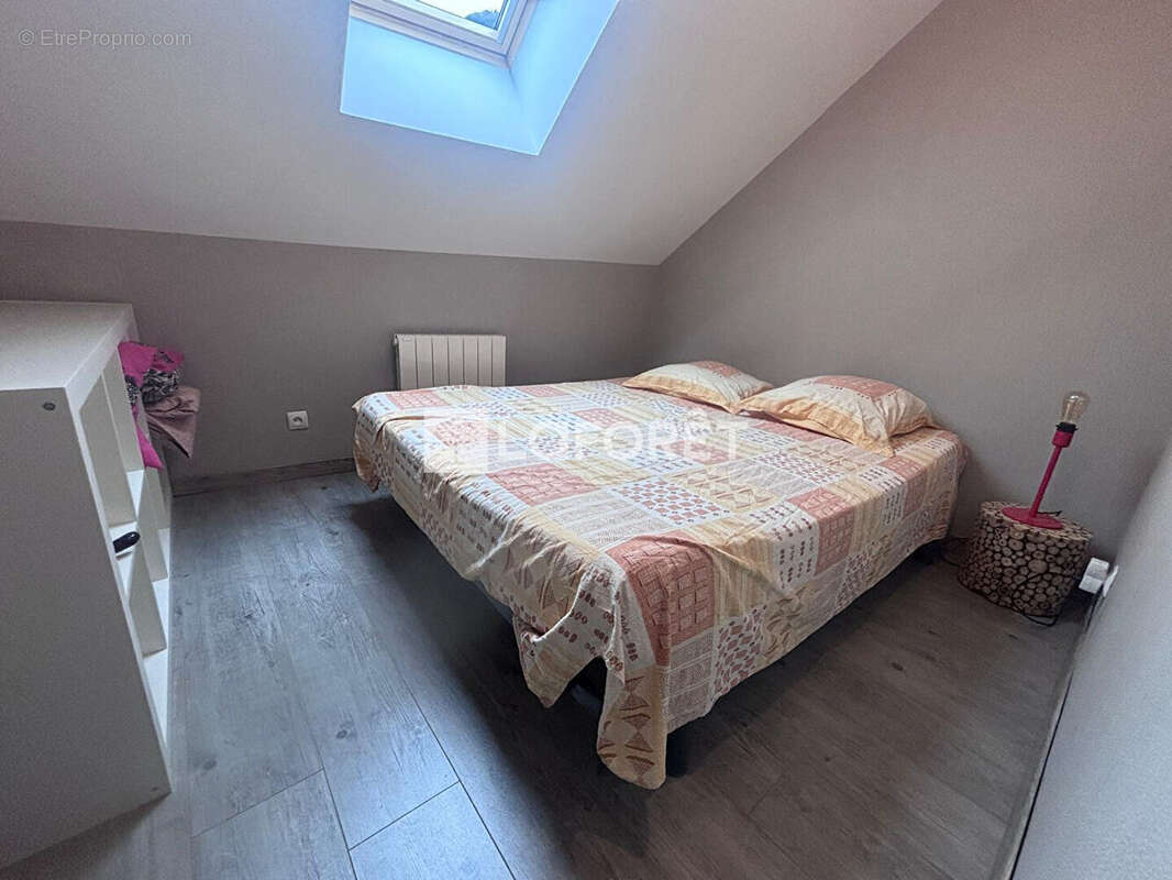 Maison familiale de caractère à Mercury de 175 m² avec dépendances et vaste grange d'environ 200 m - photo 8