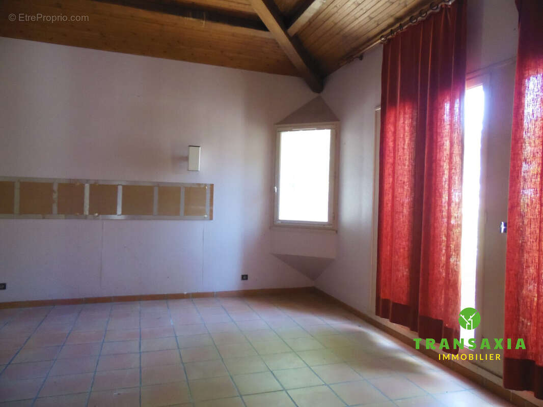 Maison 750 m² à Barbazan  - photo 5