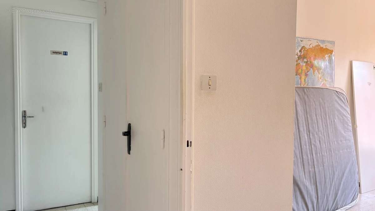 Appartement T3 - Terrasse - Résidence avec ascenseur - Possibilité d'activité professionnelle - Cave - photo 8