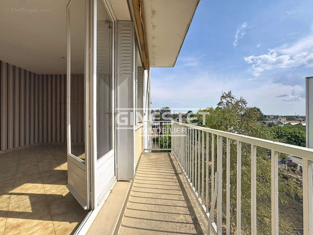 Saint andre les vergers - t5 a renover avec balcon et cave - photo 3