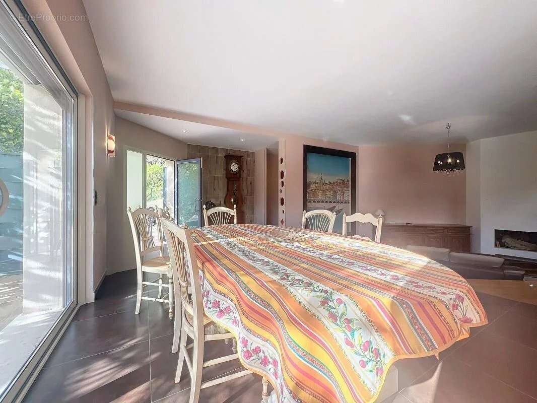 Menton, propriété de 250 m2 avec 2 000 m2 de terrain et piscine - photo 9