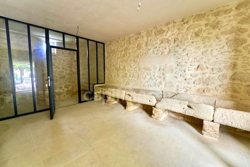 Á UZES (30) Propriété d’Exception à Deux Pas de la Place aux Herbes - photo 10
